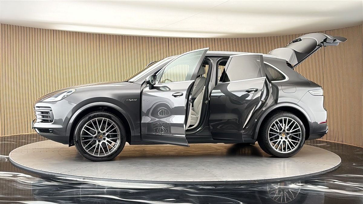 More views of Porsche Cayenne