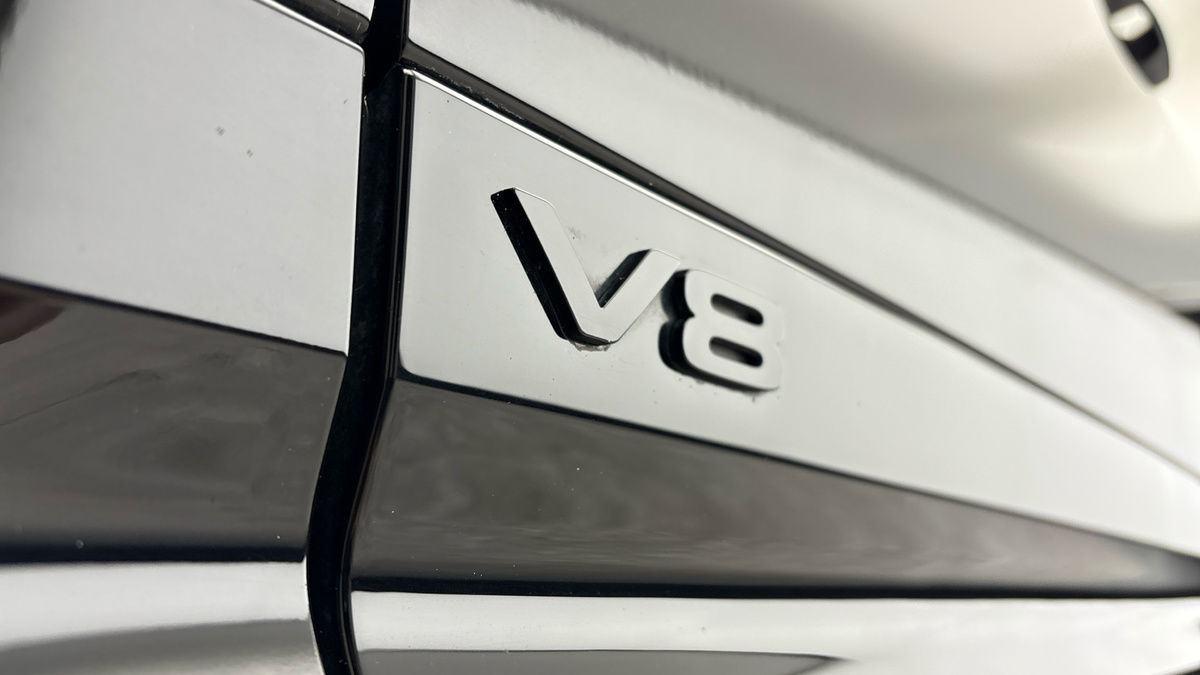 Land Rover Defender 130 Urban Image 29