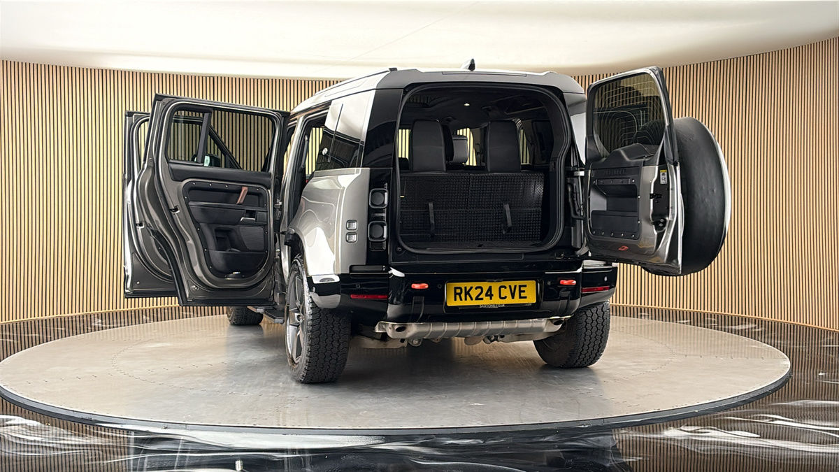 More views of Land Rover Defender 110
