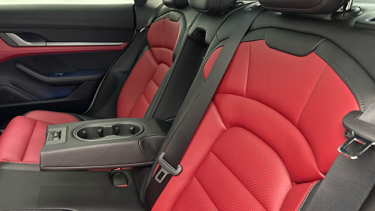 Porsche Taycan Image 10