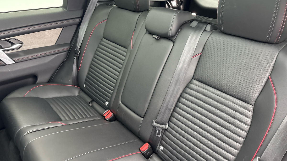 Land Rover Discovery Sport Image 8