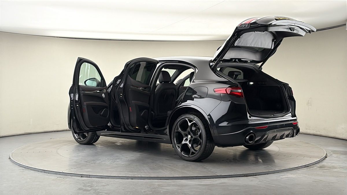 More views of Alfa Romeo Stelvio