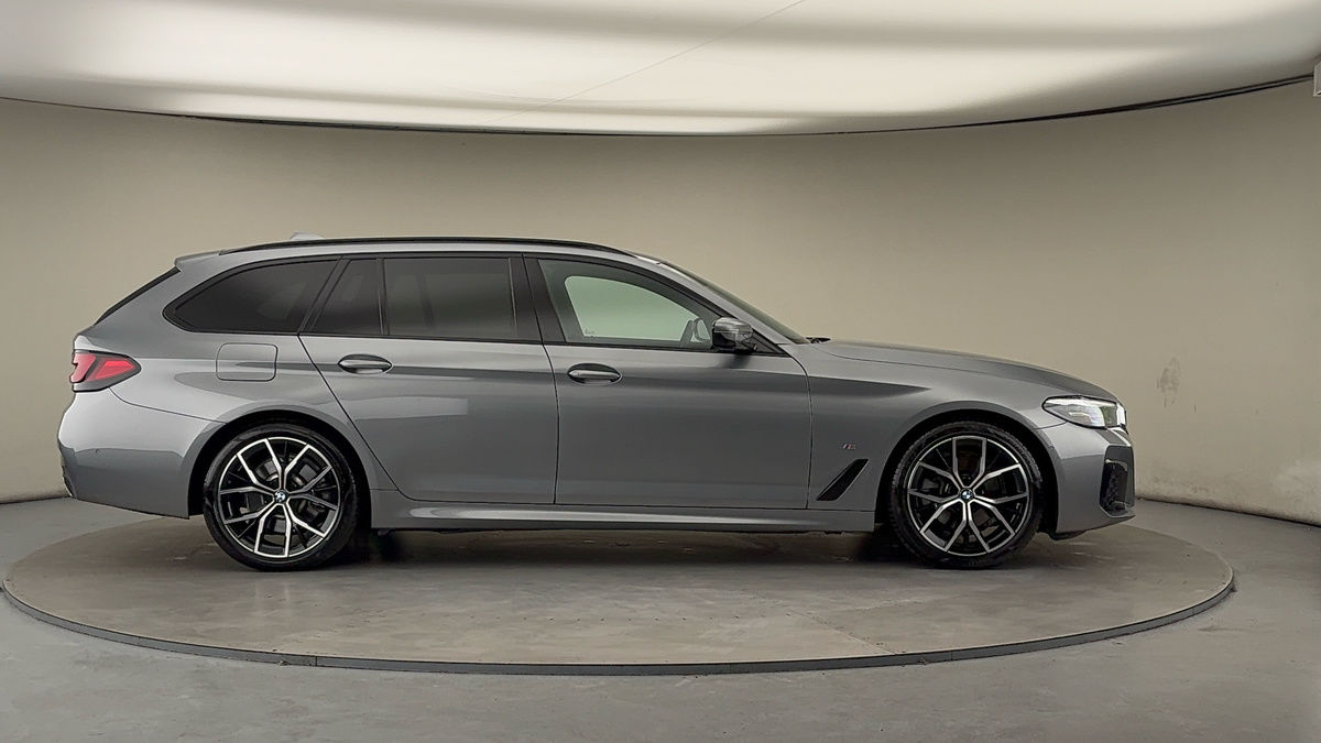 BMW 5 Series Image 16