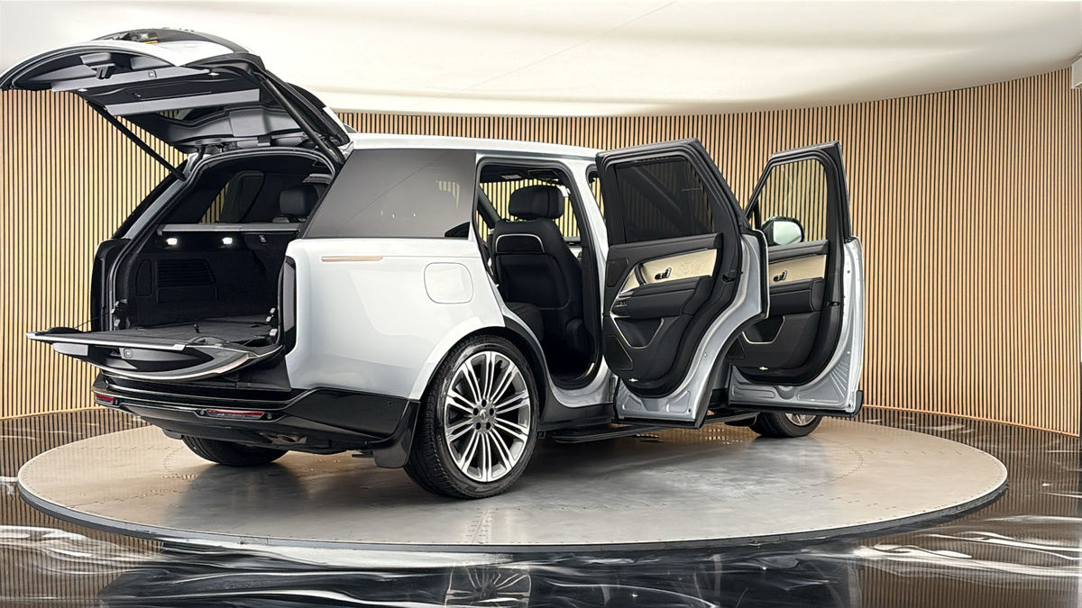 More views of Land Rover Range Rover