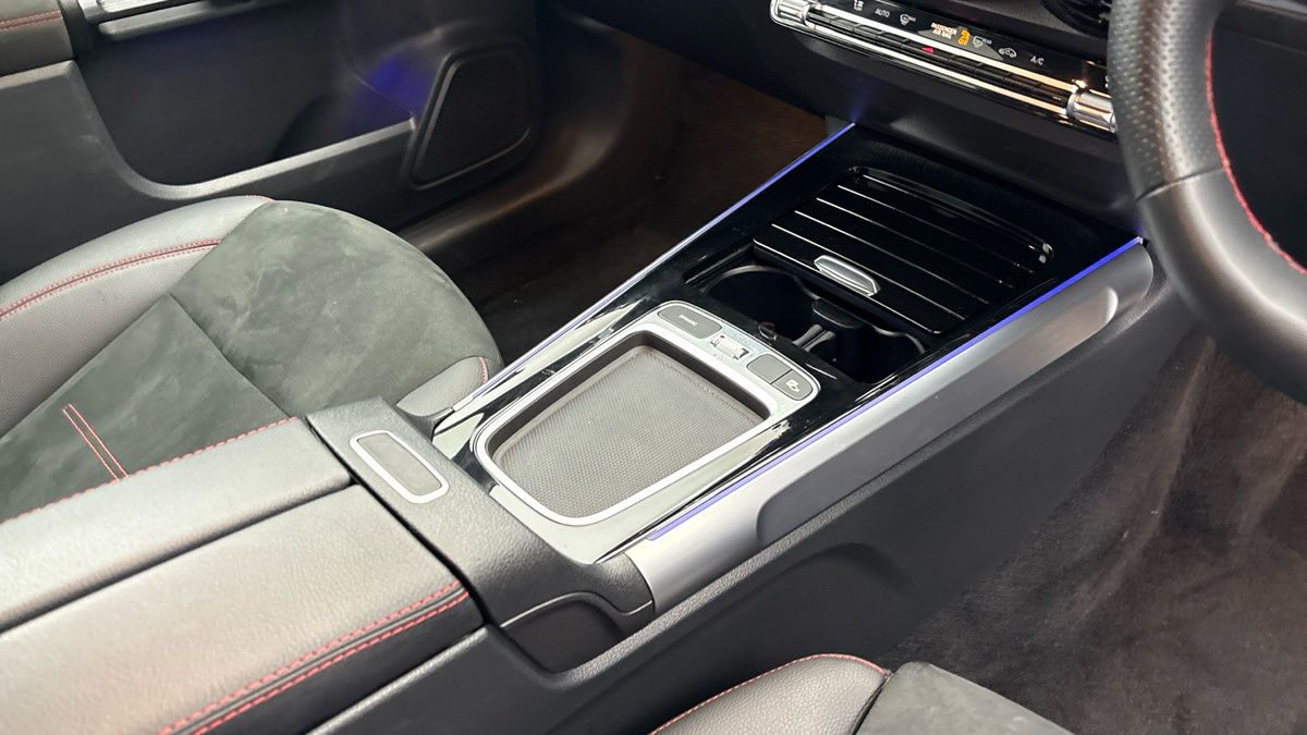 Mercedes-Benz GLB Image 18