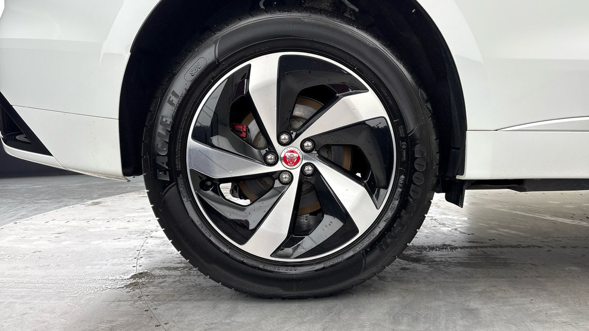 Jaguar F-PACE Image 10