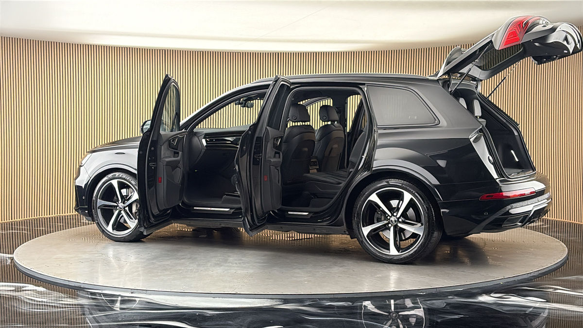 More views of Audi Q7