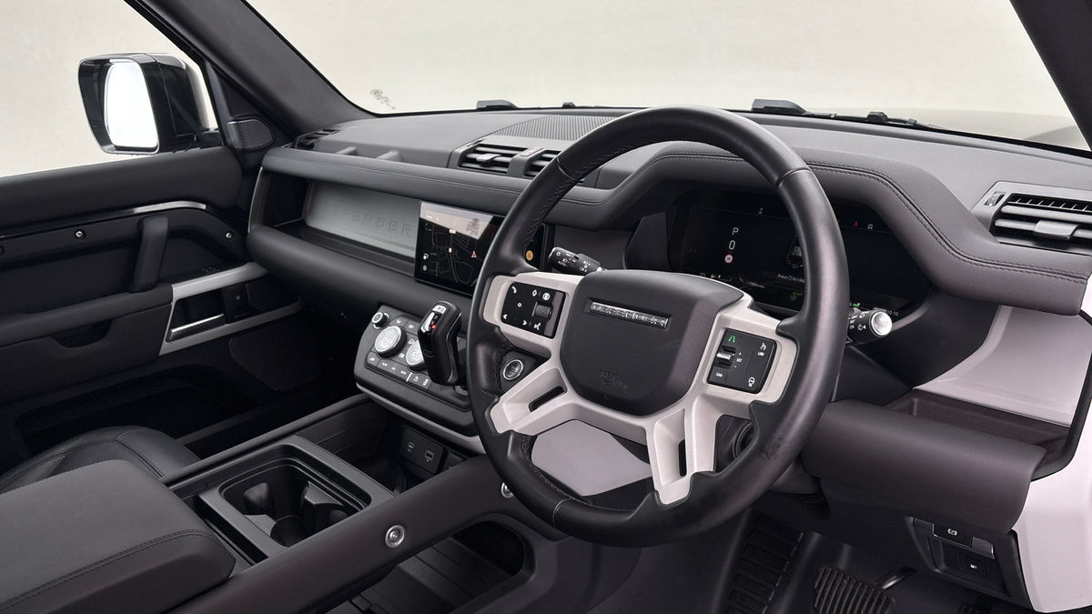 Land Rover Defender 110 Image 5