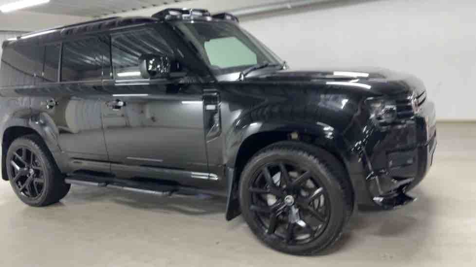 More views of Land Rover Defender 110