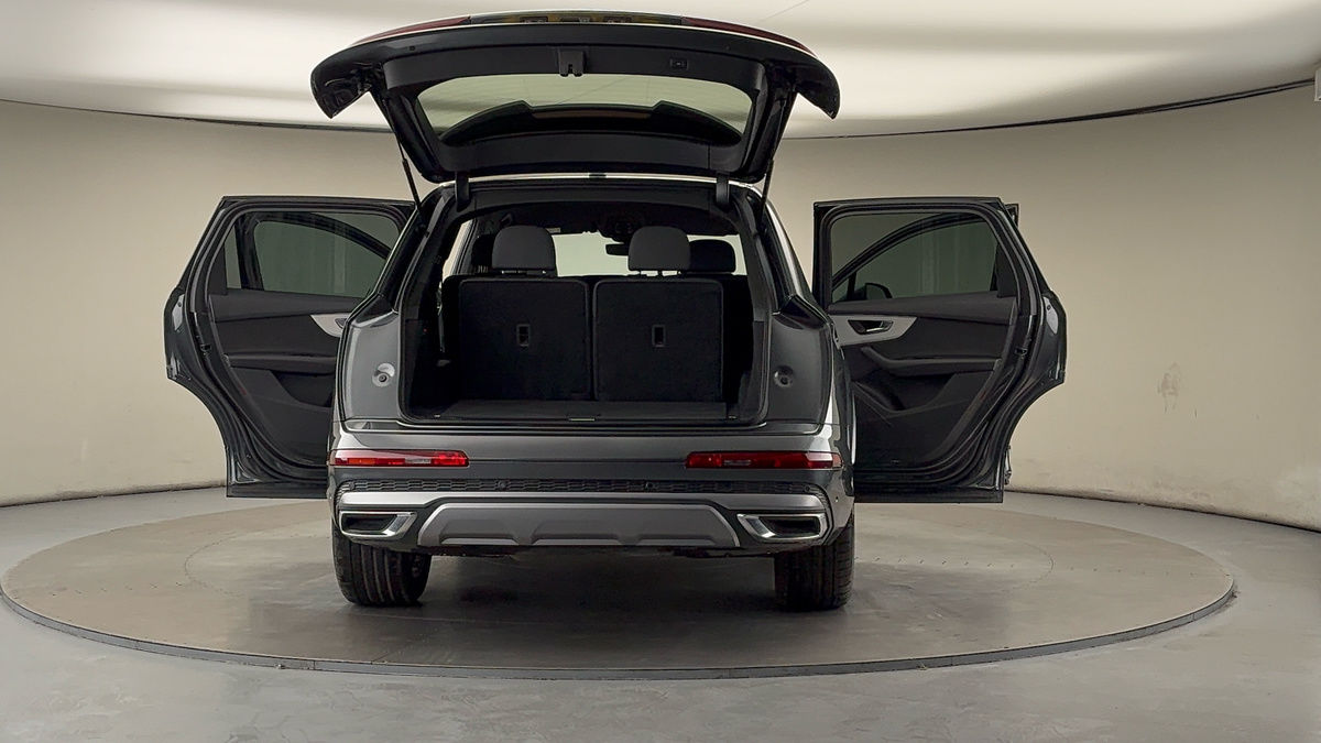 More views of Audi Q7