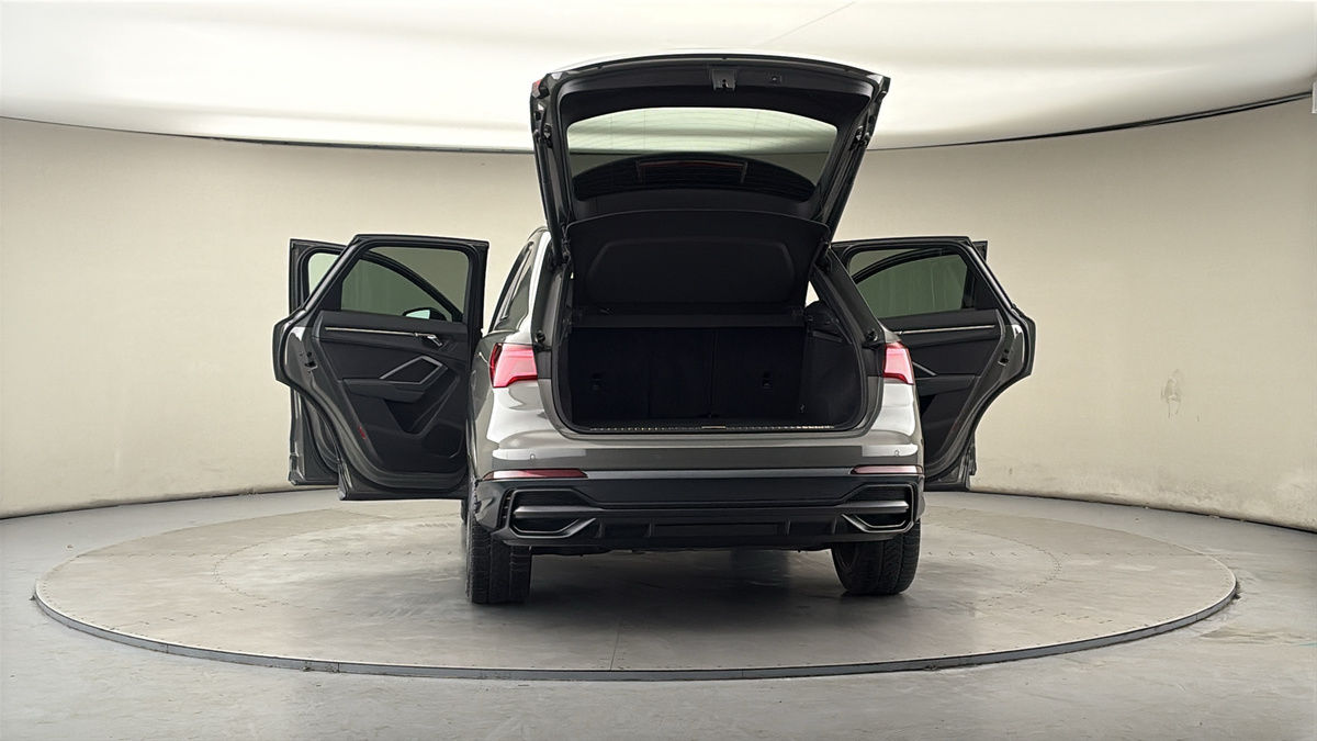 More views of Audi Q3