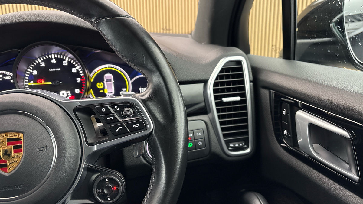 Porsche Cayenne Image 14
