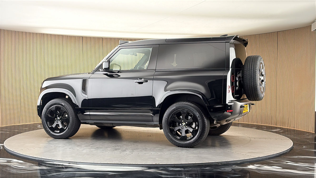 More views of Land Rover Defender 90