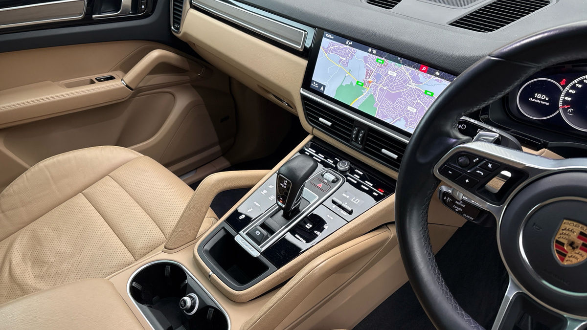 Porsche Cayenne Image 18