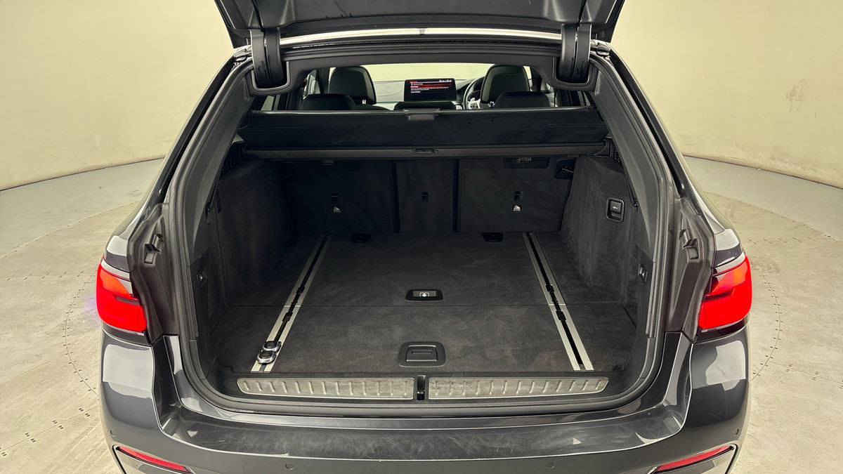 BMW 5 Series Image 11