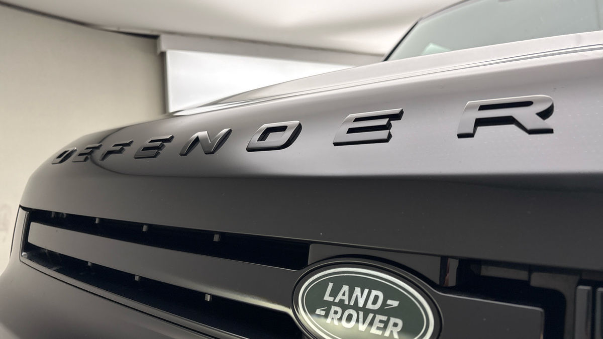 Land Rover Defender 110 Image 24