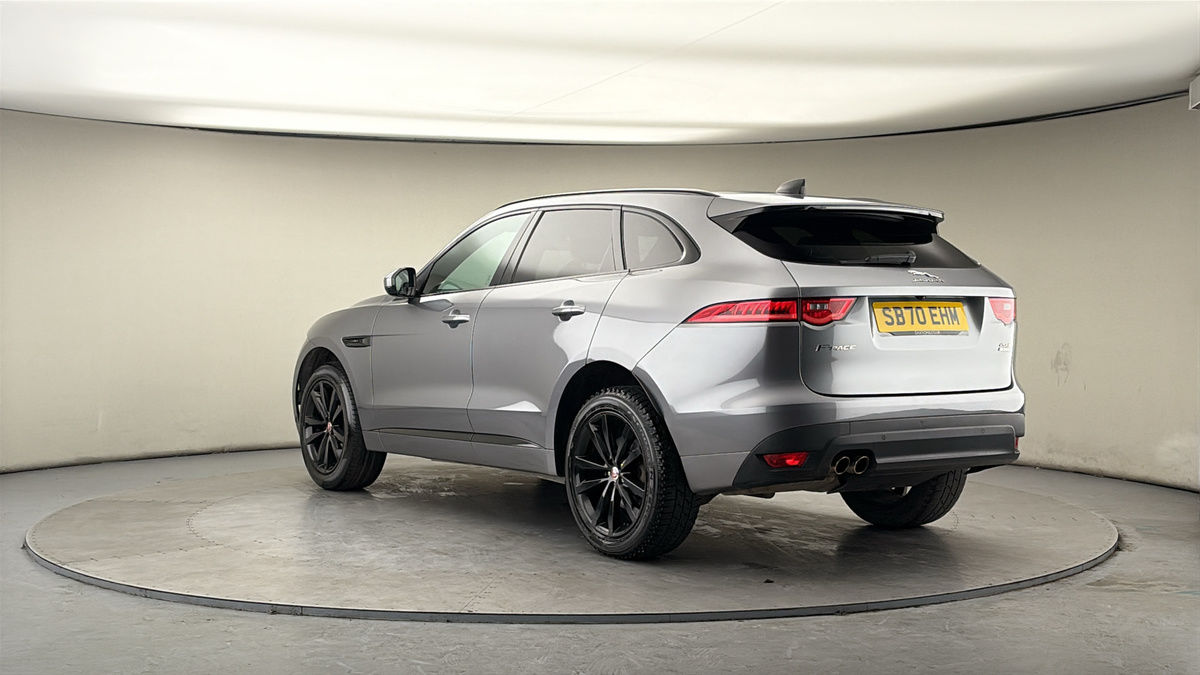 Jaguar F-PACE Image 2