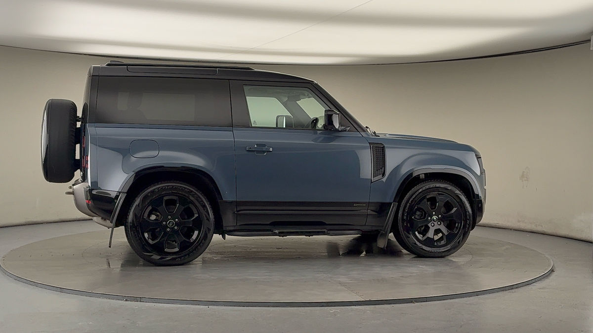 More views of Land Rover Defender 90