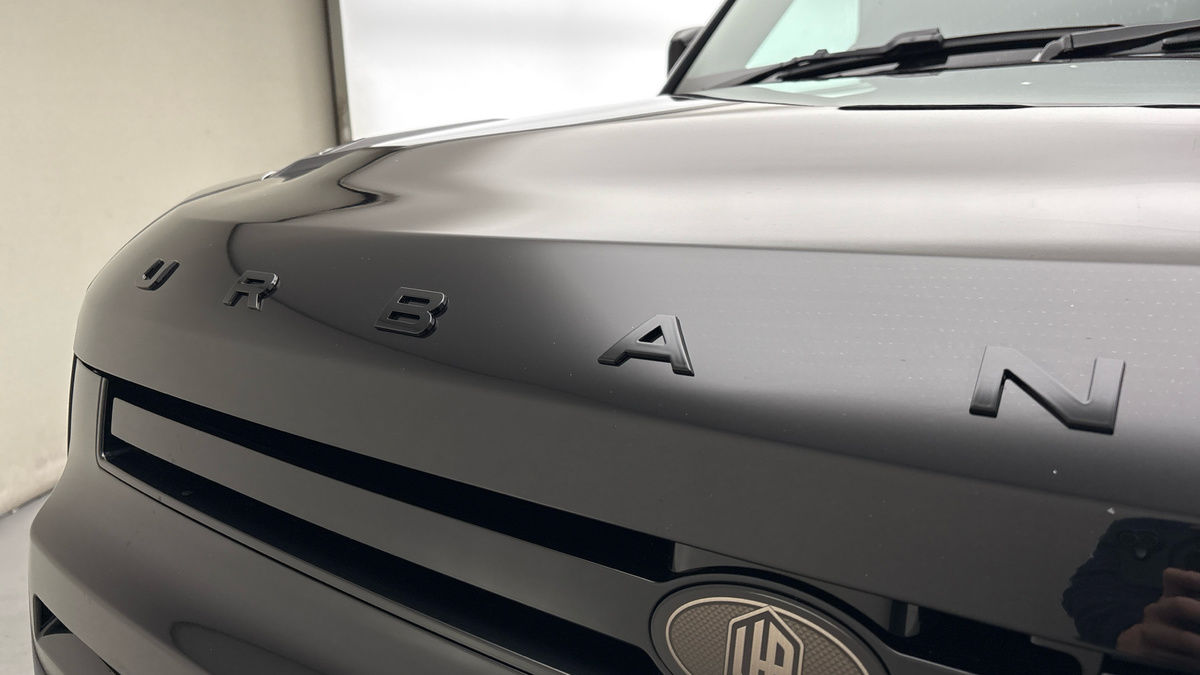 Land Rover Defender 130 Urban Image 24