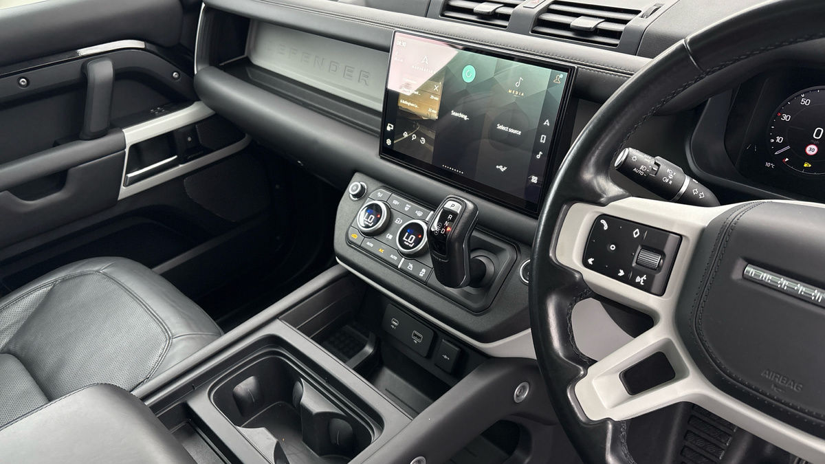 Land Rover Defender 90 Urban Image 18