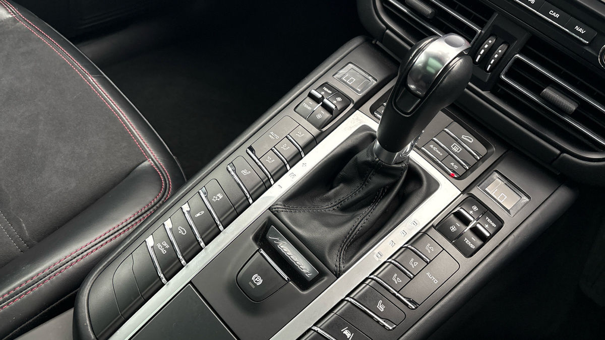 Porsche Macan Image 26