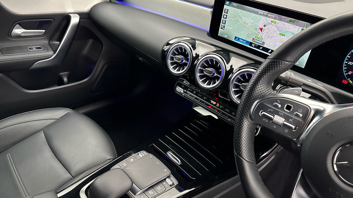 Mercedes-Benz CLA Image 18