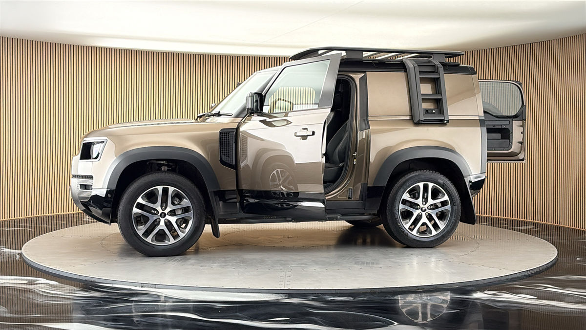 More views of Land Rover Defender 90
