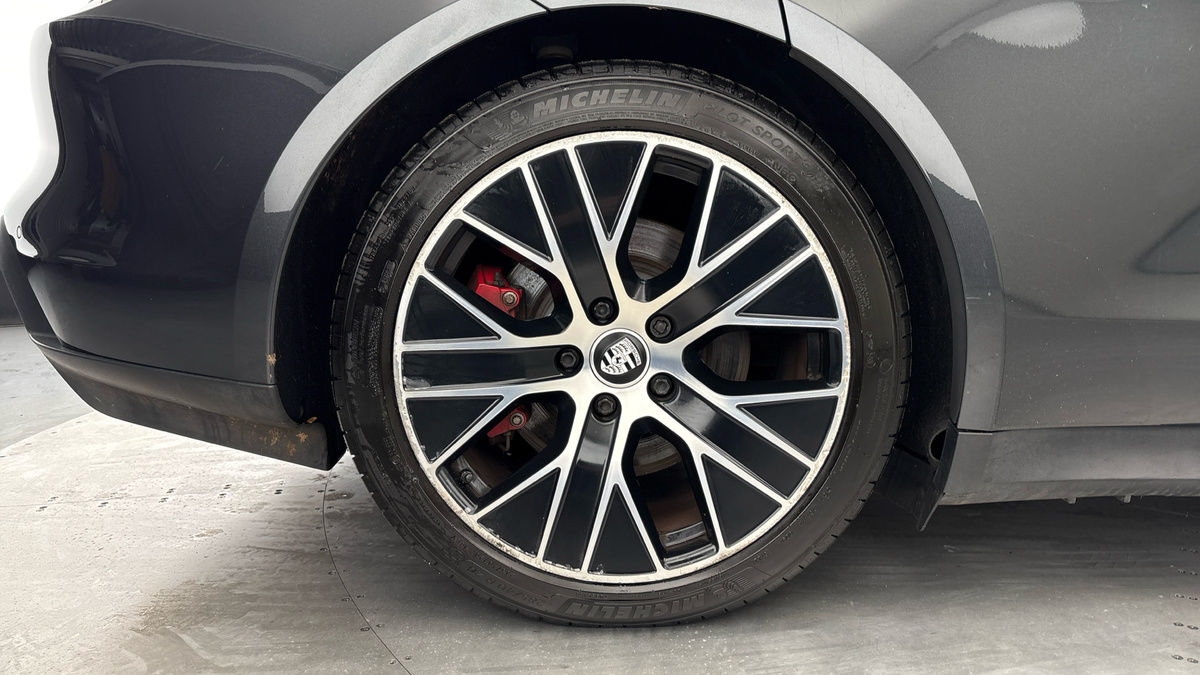 Porsche Taycan Image 10