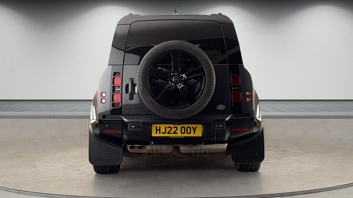Land Rover Defender 110 Image 4