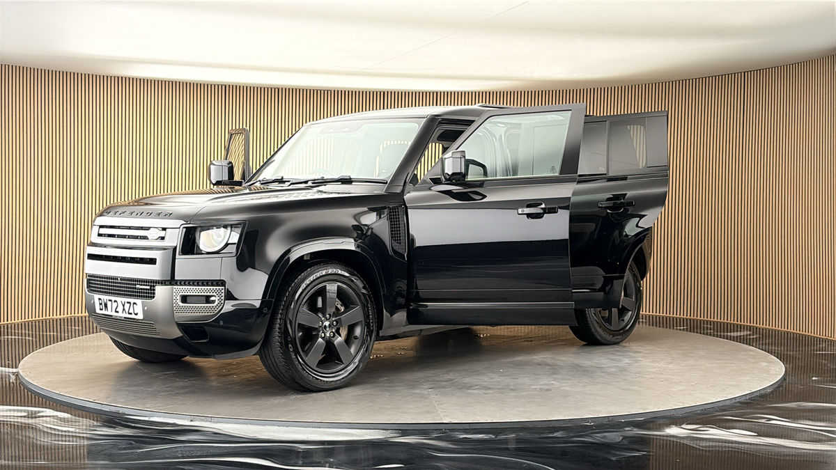 Land Rover Defender 110 Image 22