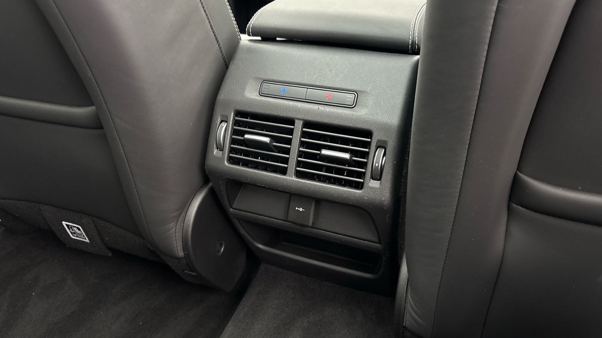 Land Rover Discovery Sport Image 25