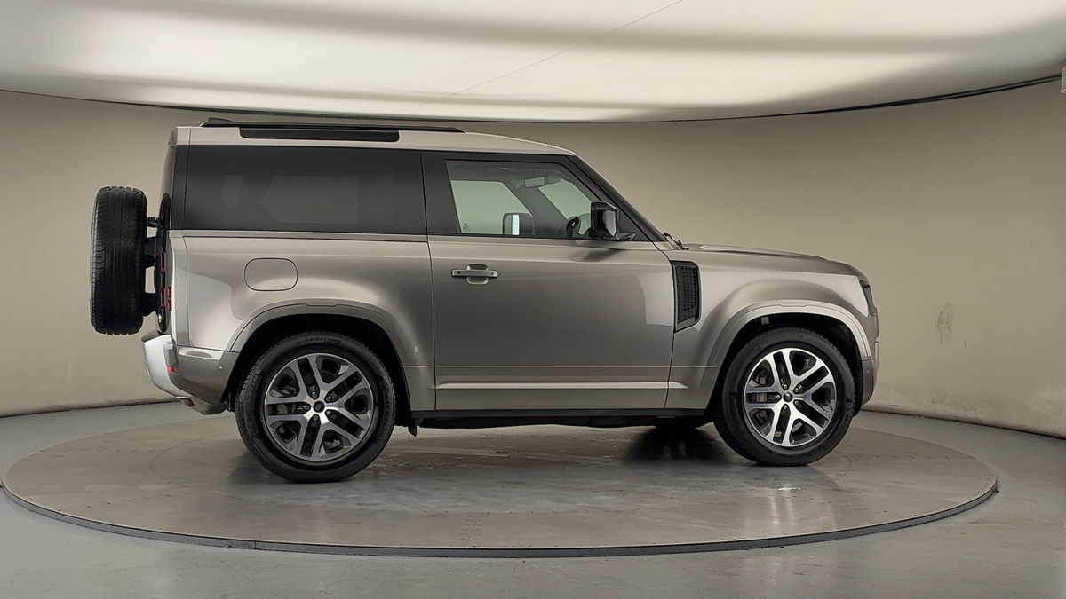 More views of Land Rover Defender 90