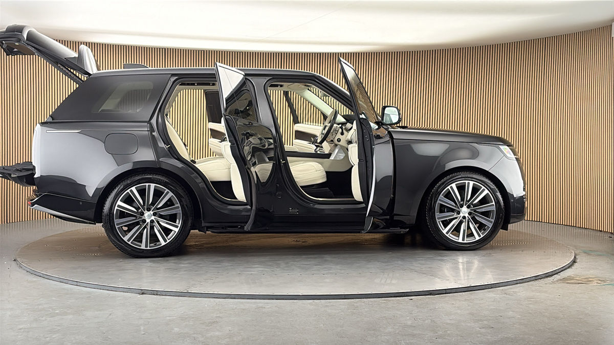 More views of Land Rover Range Rover