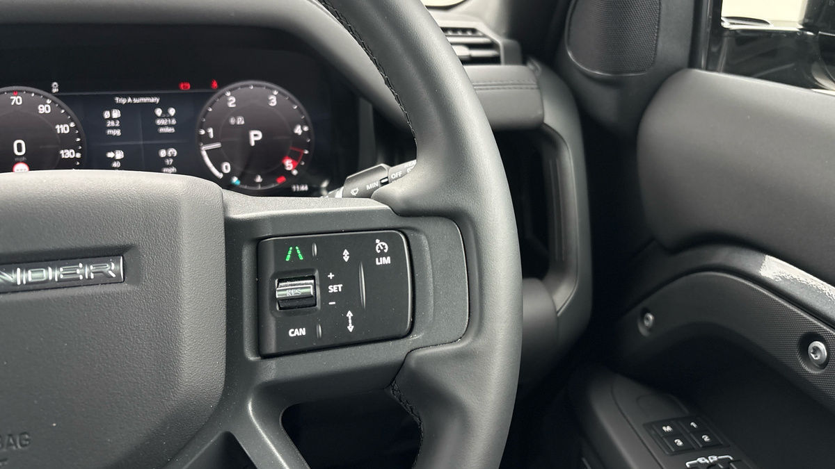 Land Rover Defender 110 Urban Image 14
