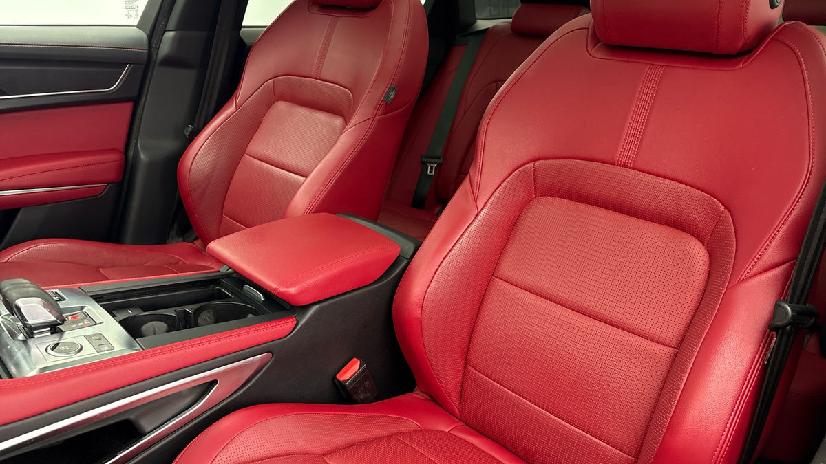 Jaguar F-PACE Image 7