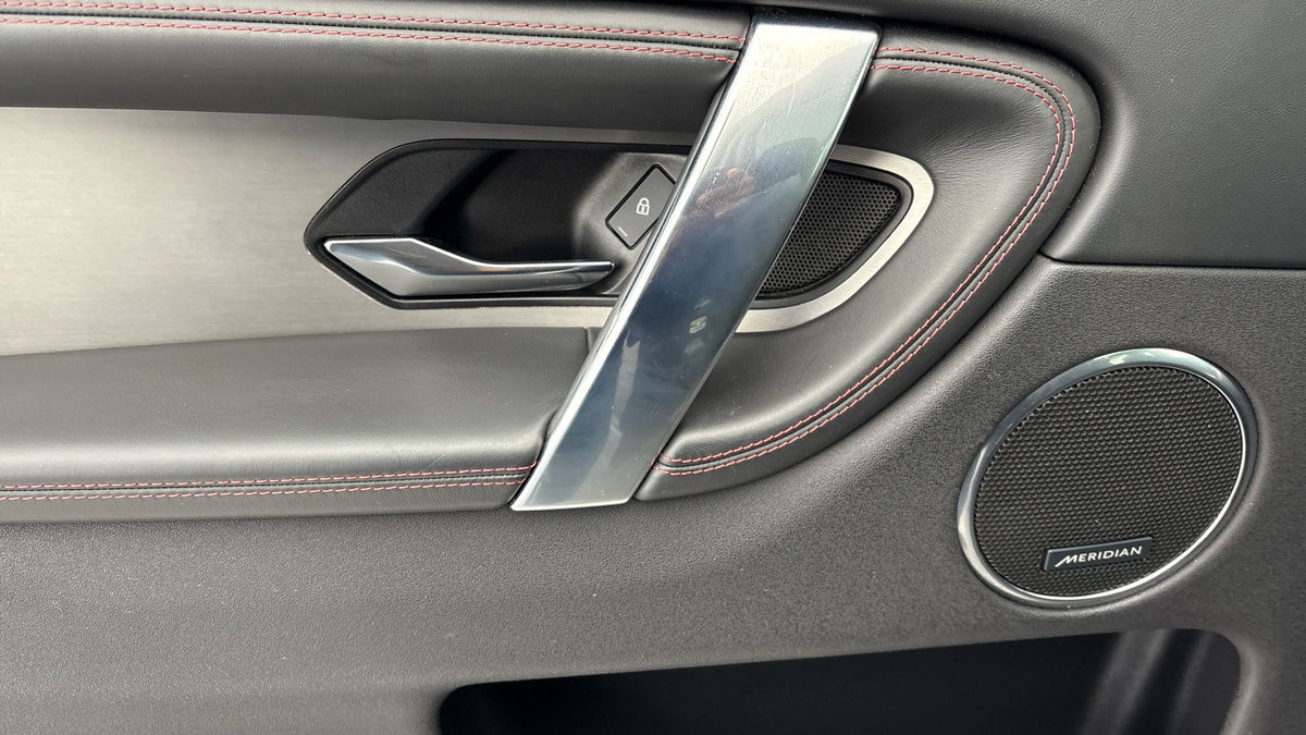 Land Rover Discovery Sport Image 19