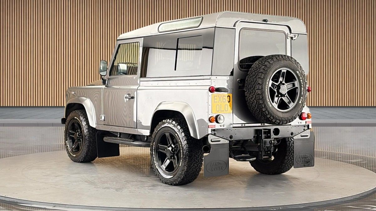 Land Rover Defender 90 Image 2
