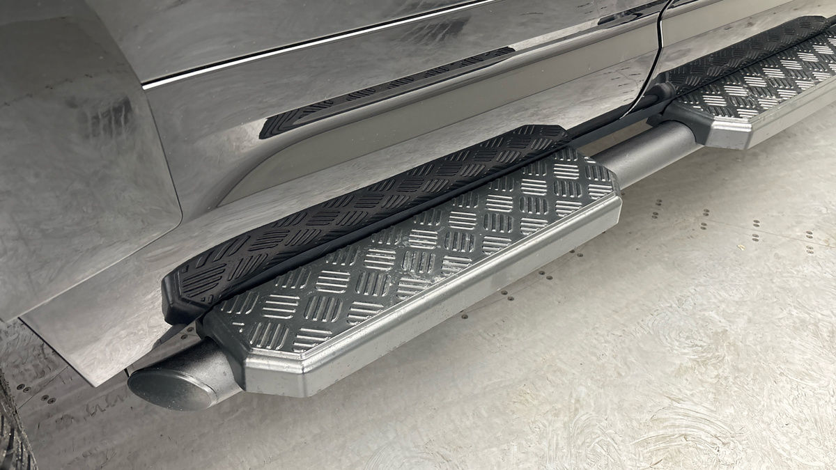 Land Rover Defender 110 Urban Image 25