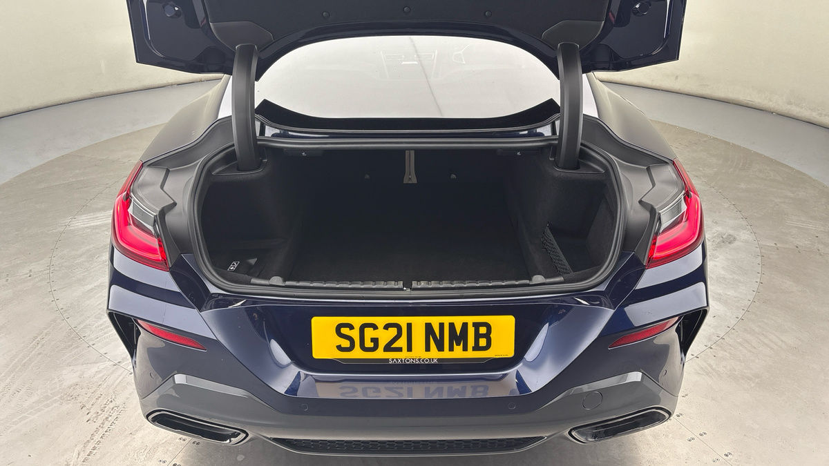 BMW 8 Series Image 11