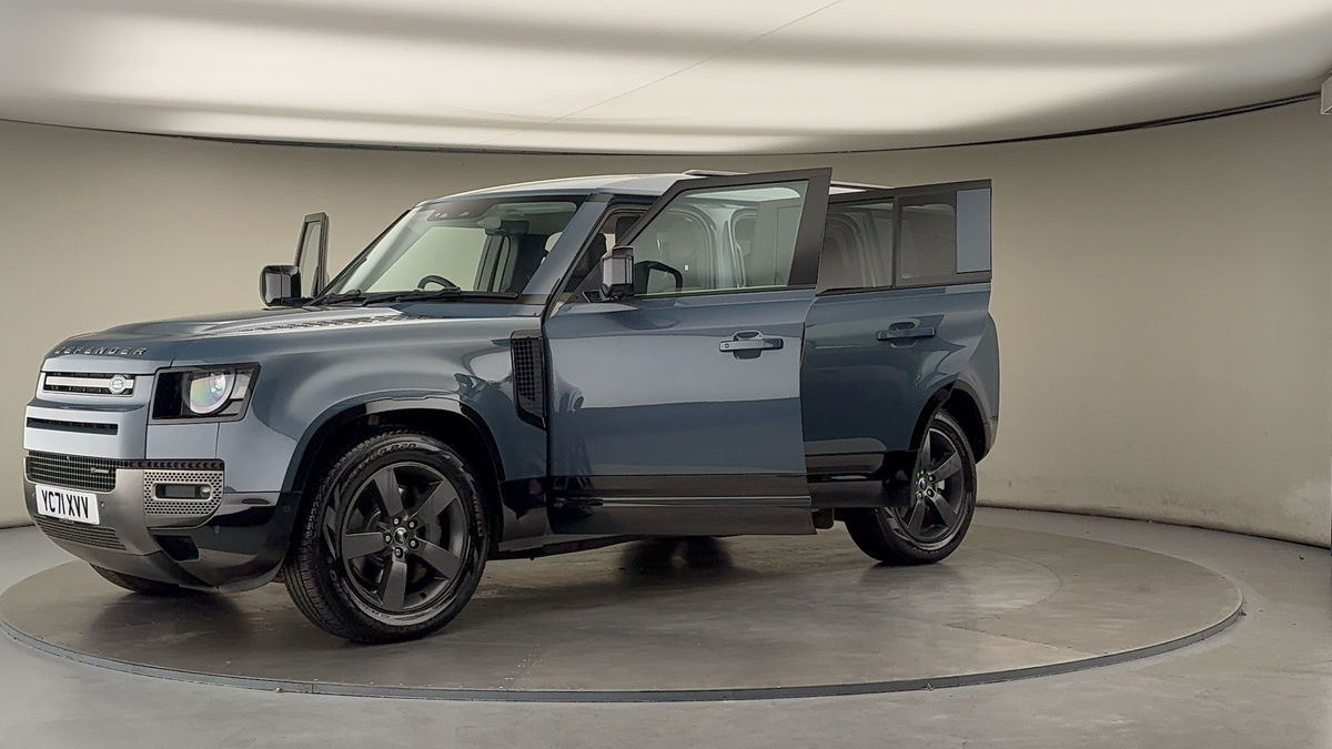 Land Rover Defender 110 Image 22