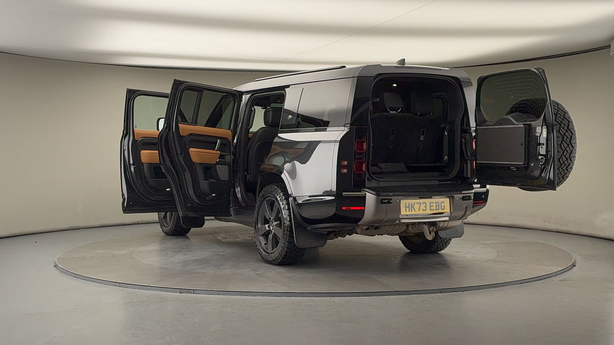 Land Rover Defender 130 Image 23