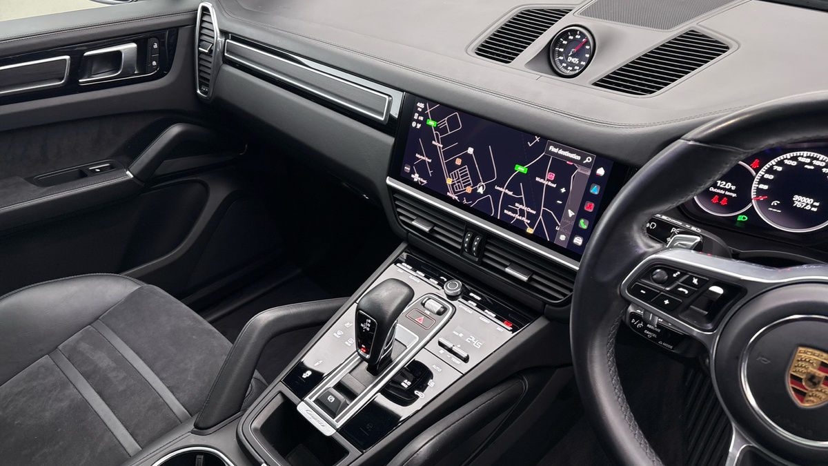 Porsche Cayenne Image 18