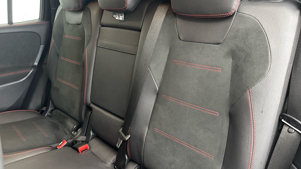 Mercedes-Benz GLB Image 8