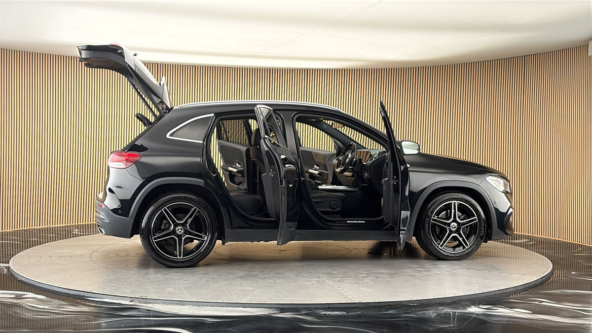 More views of Mercedes-Benz GLA