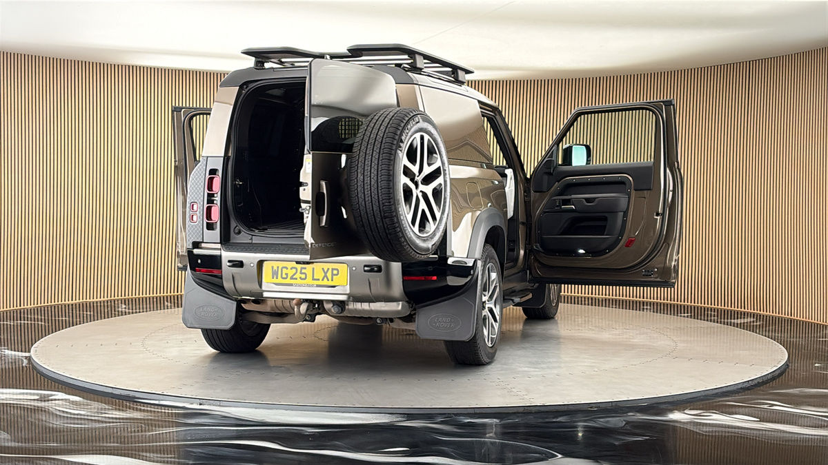 More views of Land Rover Defender 90