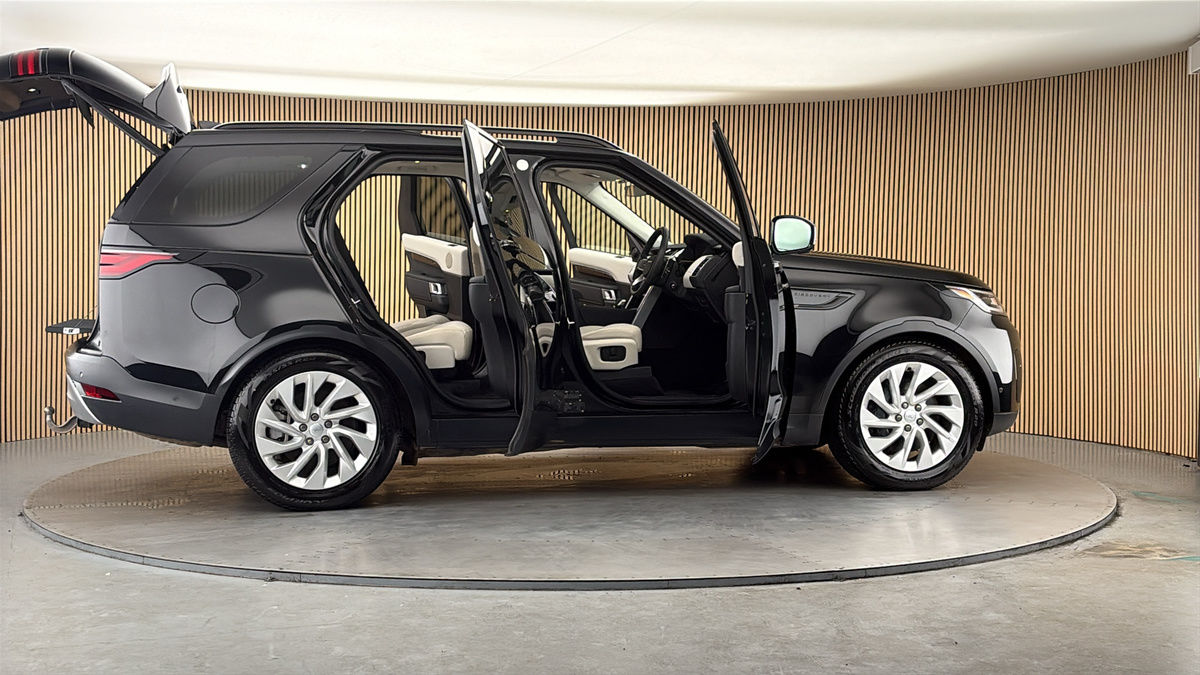 More views of Land Rover Discovery
