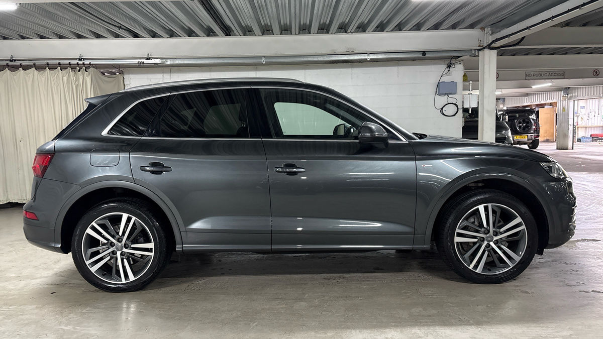 Audi Q5 Image 16