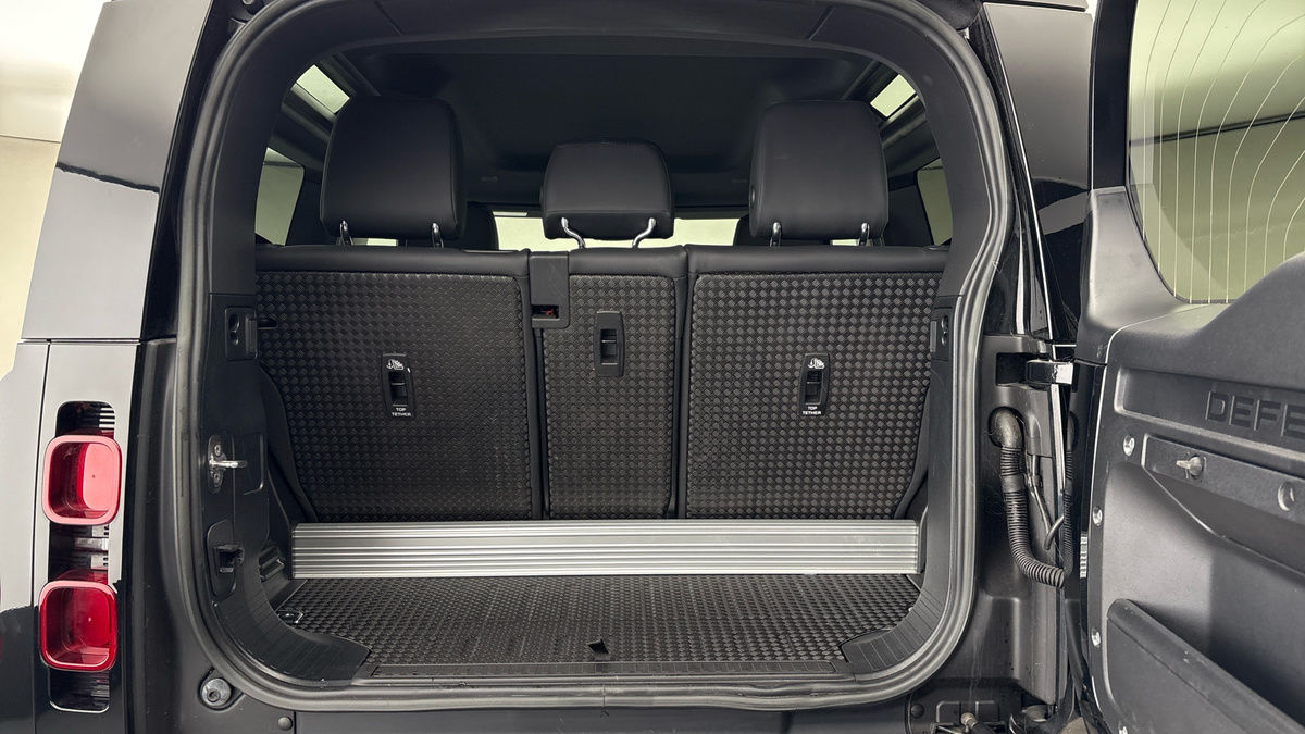 Land Rover Defender 90 Image 11