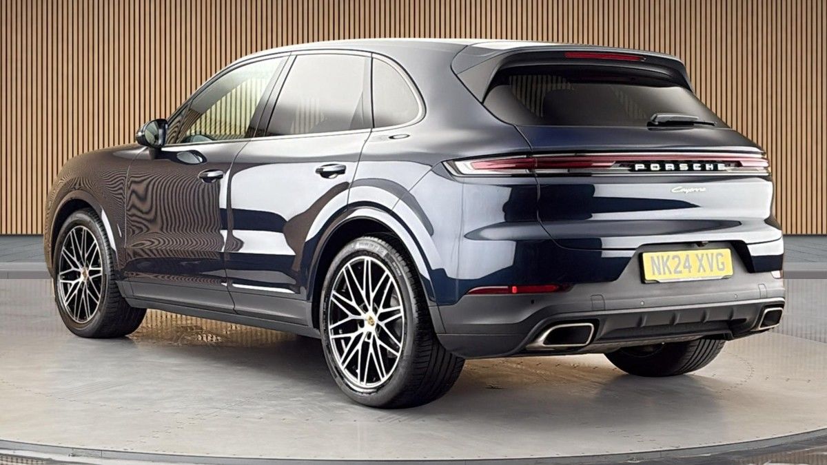 Porsche Cayenne Image 2