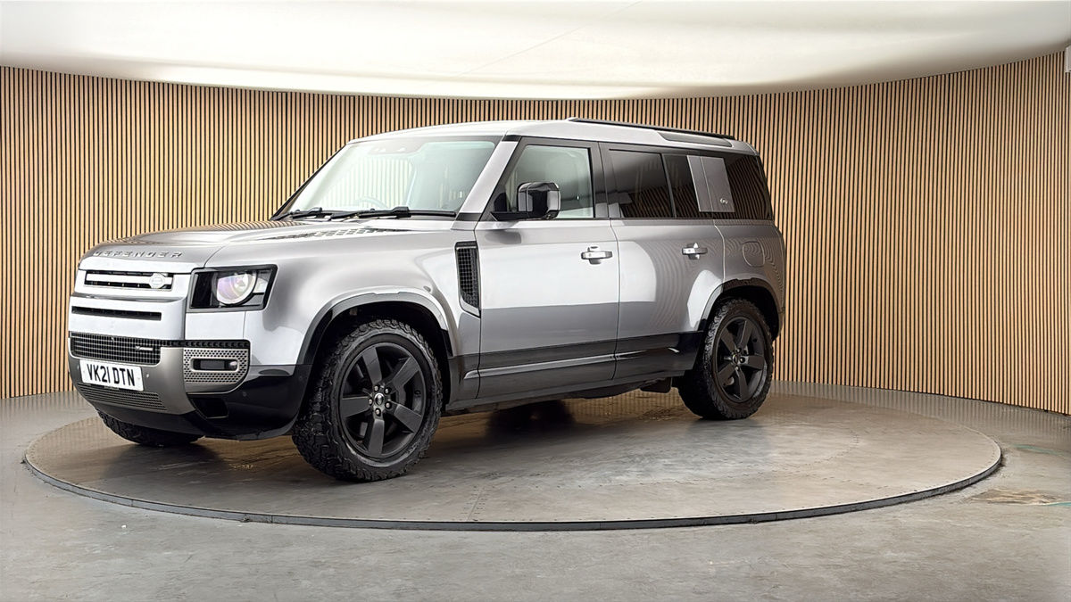 Land Rover Defender 110 Image 20